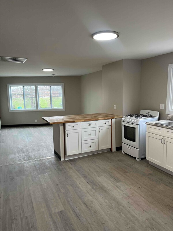 Foto del edificio - 159 Mineral Springs Rd