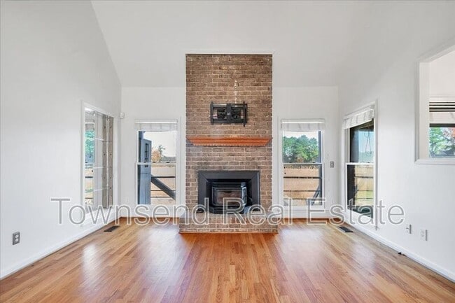 Building Photo - 695 Cedar Point