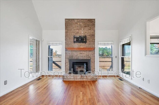 Foto del edificio - 695 Cedar Point