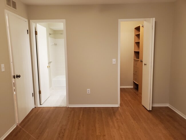 Master bedroom/bath/walk-in closet - 27230 Evergreen Rd