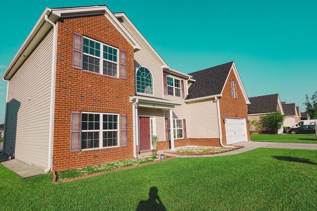 Foto del edificio - Available Soon!