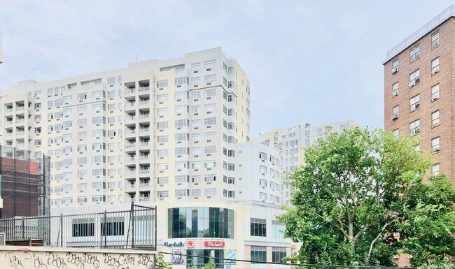 Foto del edificio - 132-15-132-41 41st Ave