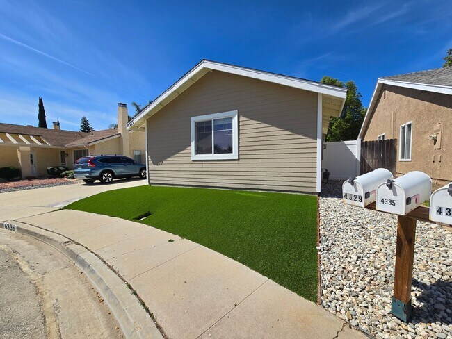 Foto del edificio - Updated - one story home in Moorpark's desirable Peach Hill neighborhood