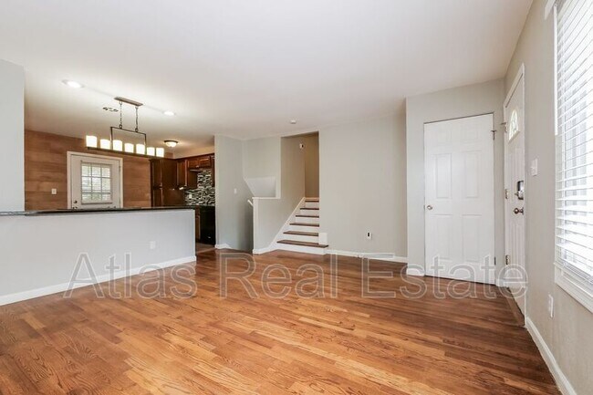 Building Photo - 9919 Benson Dr