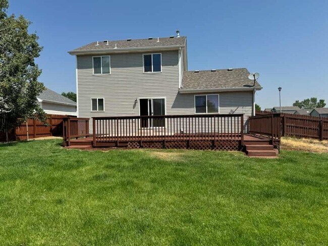 Building Photo - Spacious two story home with finished base...