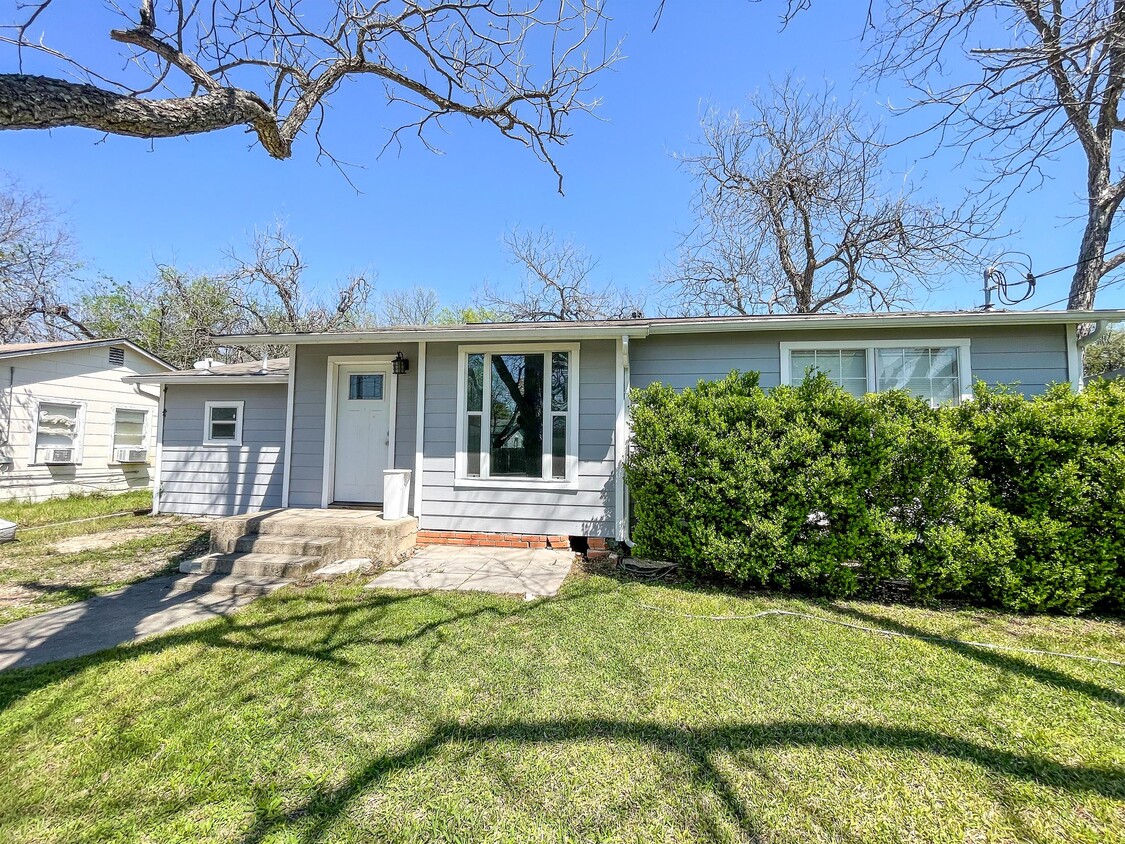 244 Ridgewood Ave, New Braunfels, TX 78130 House Rental in New