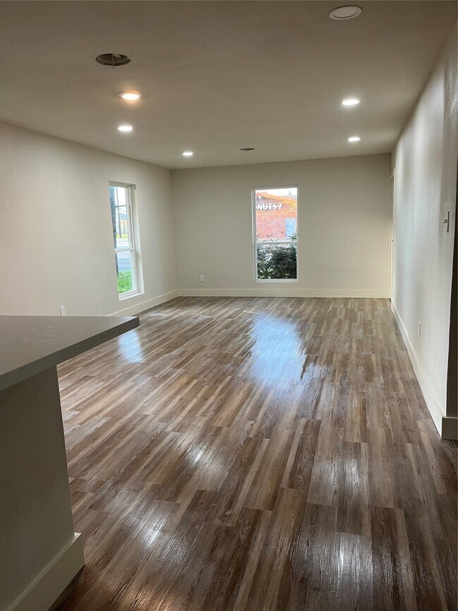 Foto del edificio - 2629 W Main St