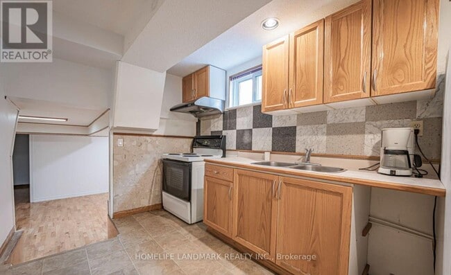 Photo du bâtiment - 2797 Windjammer Rd