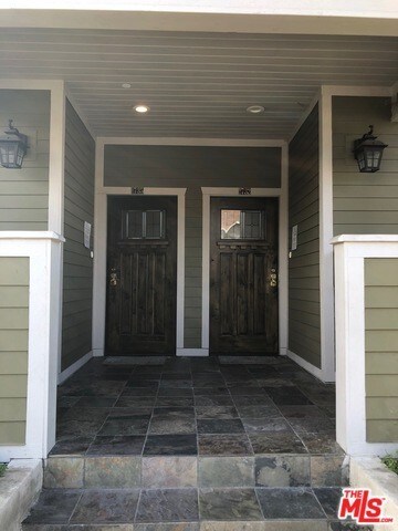 Building Photo - 1735 S Kingsley Dr