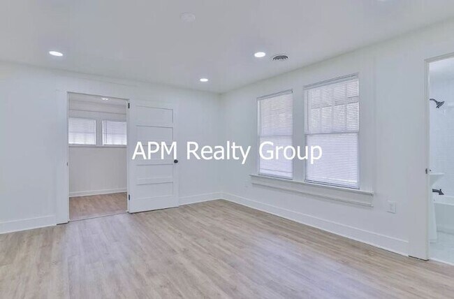 Building Photo - Executive Downtown Living