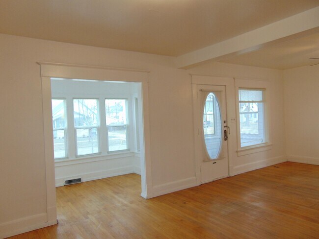 Building Photo - 715 Elmore St