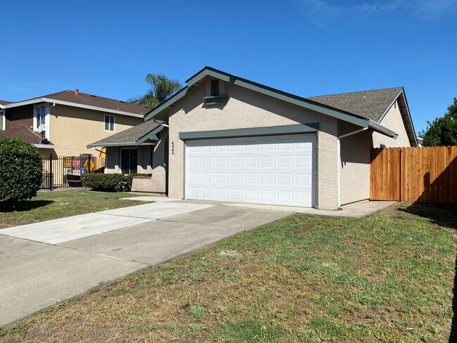 Foto del edificio - Freshly Painted 3 Bed, 2 Bath Home Located...