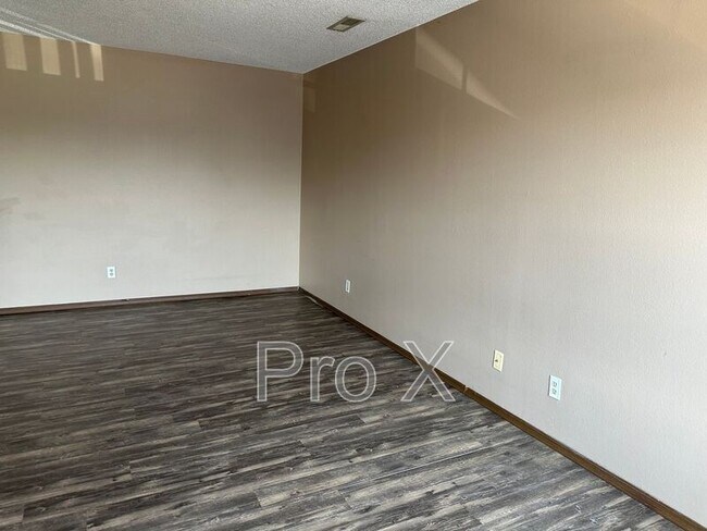 Foto del edificio - 1001 S St Louis Ave