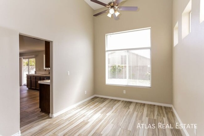 Foto del edificio - 6122 Flaming Arrow Rd