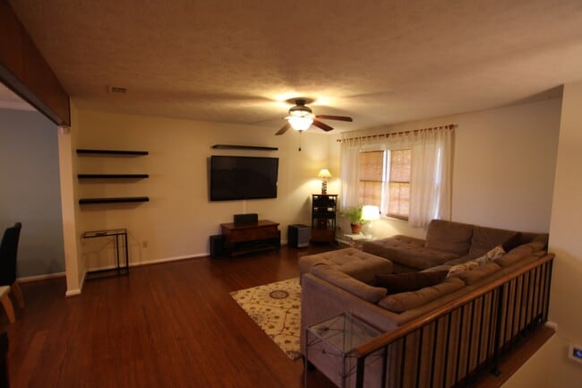 Building Photo - 1031 Felton Ln