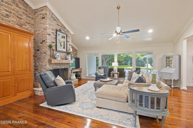 Foto del edificio - 2407 E Broussard Rd