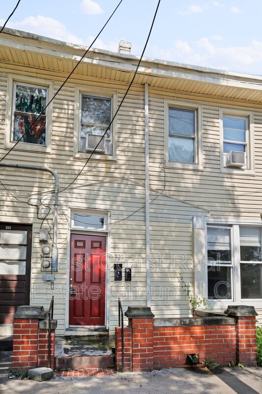 323 S Queen St Unit 1, Martinsburg, WV 25401 Condo for Rent in