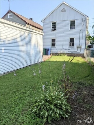 Building Photo - 264 St Lawrence Ave