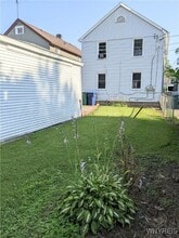 Building Photo - 264 St Lawrence Ave