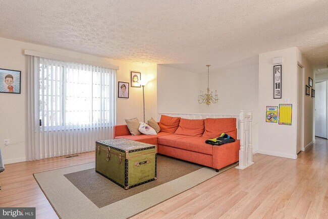 Foto del edificio - 8291 Raindrop Way