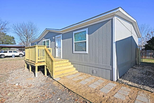 Building Photo - 1358 Bartels St