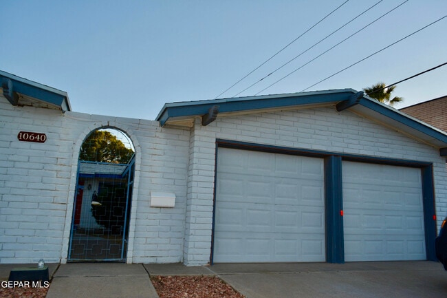 Building Photo - 10640 Vista Alegre Dr