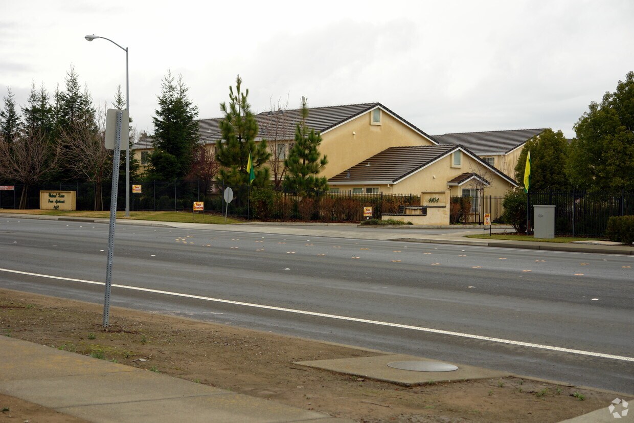 Foto principal - Walnut Grove Senior Apartments