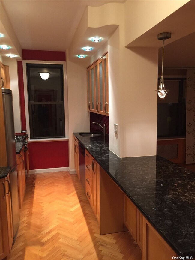 Foto del edificio - 98-40 64th Ave