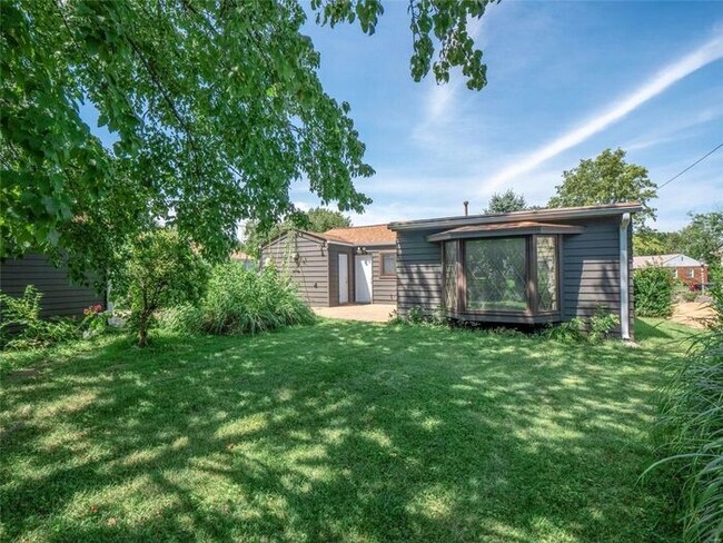 Building Photo - Welcome to 8264 Morganford!