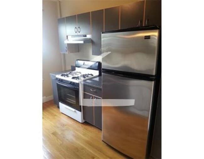 Building Photo - Beautiful 2 bedroom condo with all the ext...