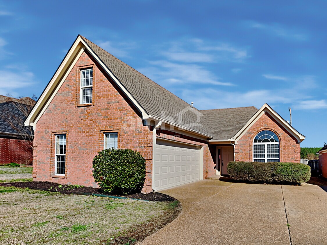 Primary Photo - 1374 Siskin Drive