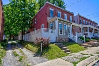 Building Photo - 533 Ruby St