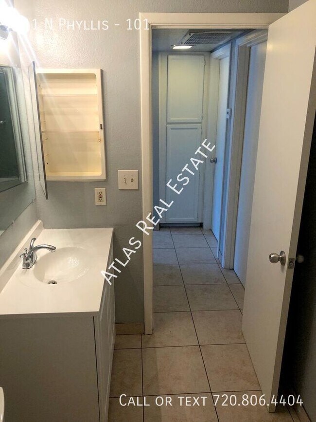 Building Photo - ***One Month Free***2 Bedroom 1 Bath close...