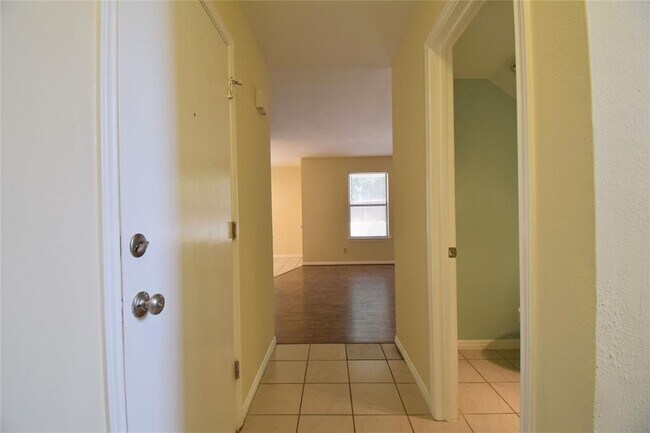 Foto del edificio - 6489 Hart Ln