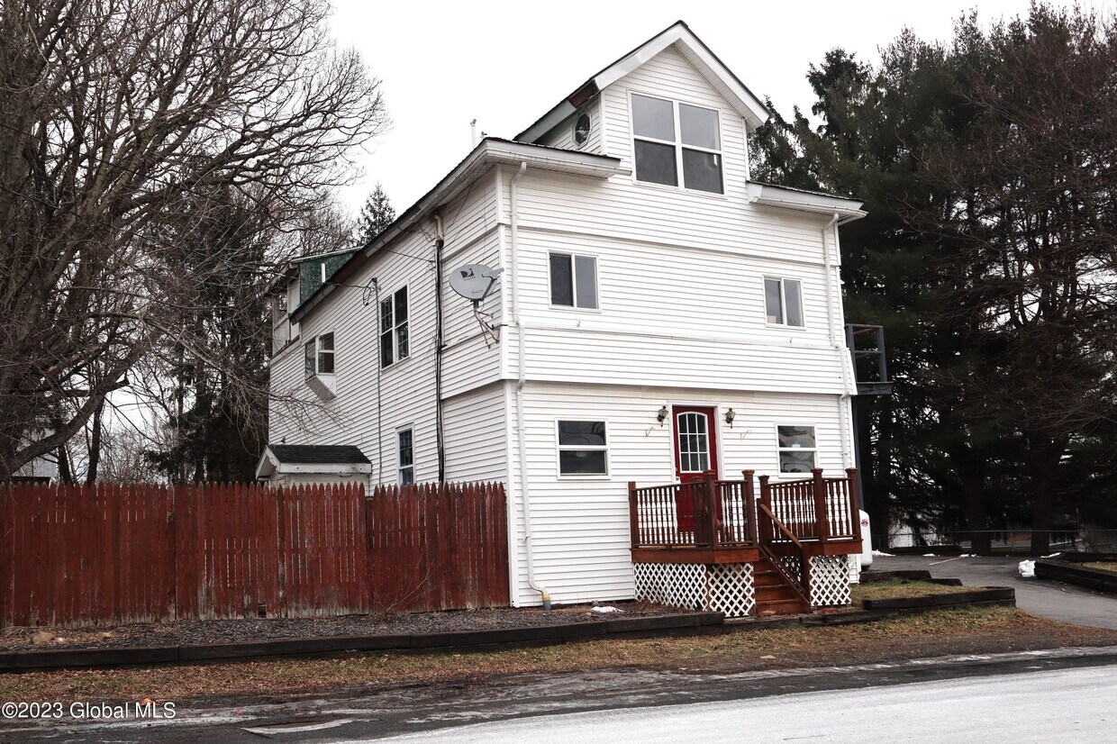 Primary Photo - 27 Champlain Ave