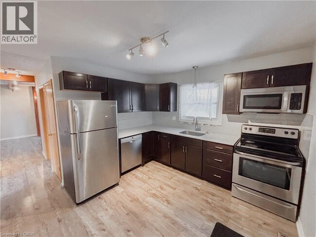 Building Photo - 122 Weber St S