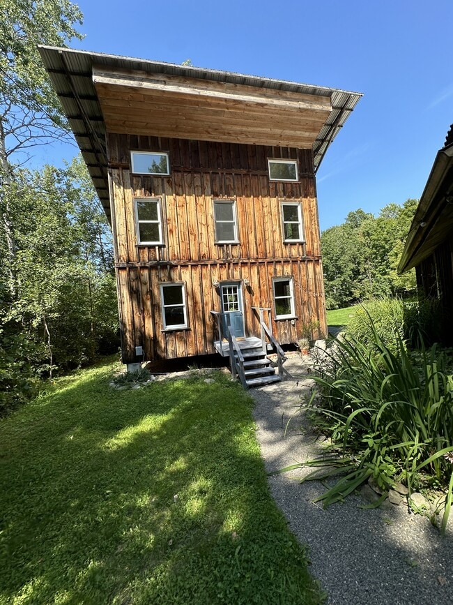 Building Photo - 62 Mt Pleasant Rd