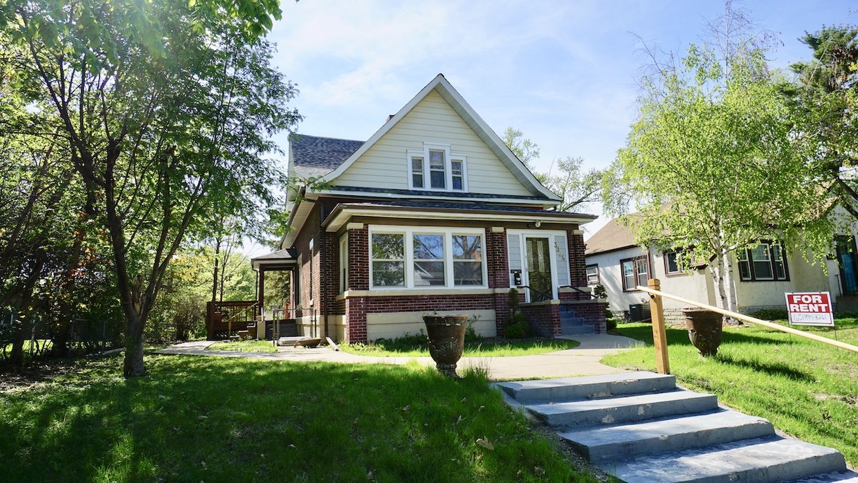 Primary Photo - 3324 23rd Ave S