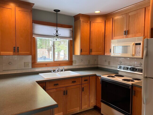 Kitchen - 18 Scitico St