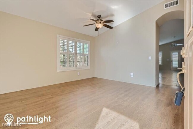 Foto del edificio - 4 br, 2 bath House - 7454 E Knowles Avenue...
