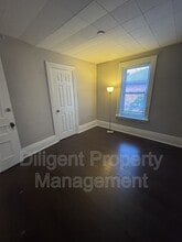 Building Photo - 265 Sherbrooke St