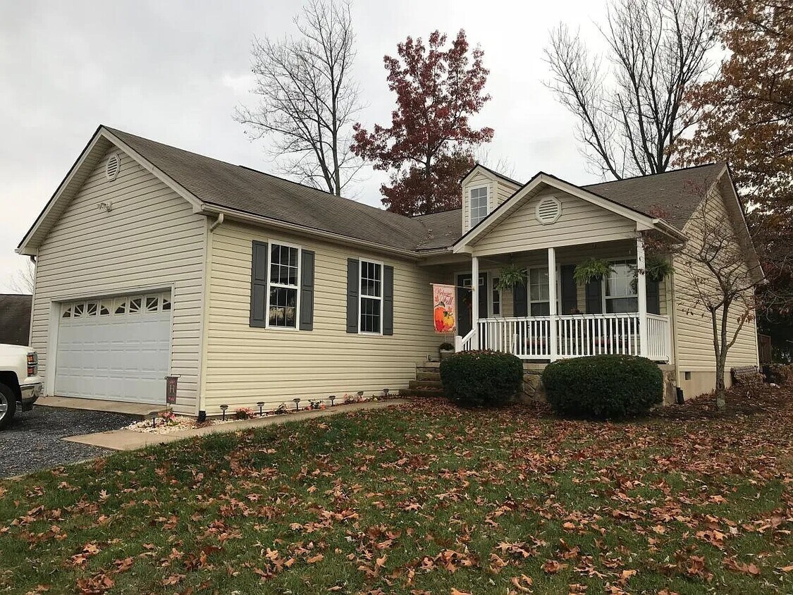 15 Lynn Ln, Staunton, VA 24401 House Rental in Staunton, VA