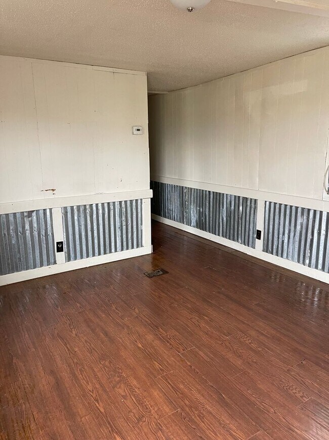 Building Photo - 2 BEDROOM 1 BATHROOM MOBILE HOME FOR RENT