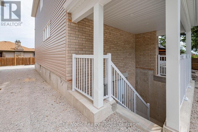 Building Photo - 403 Thornton Rd N