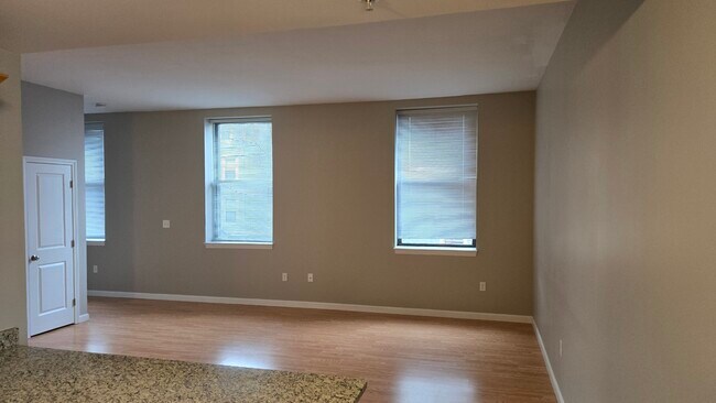 Sala de estar de la unidad 102 - 81 Birch St
