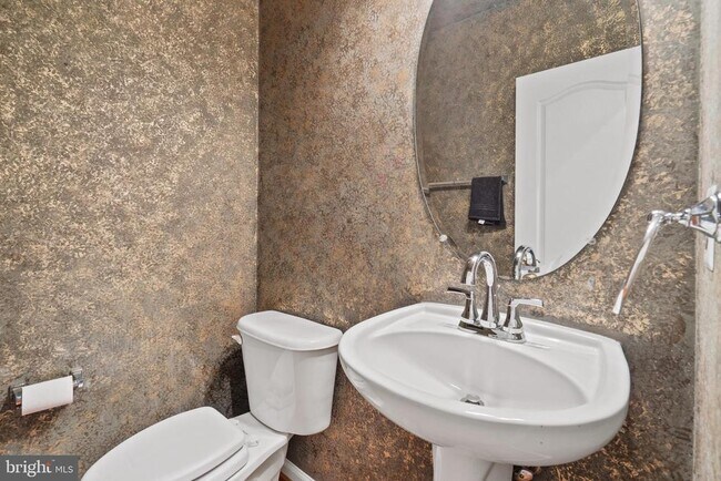 Foto del edificio - 4505 Henley Pl