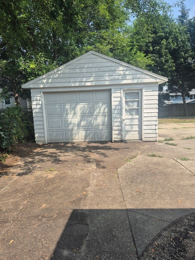 Building Photo - 4220-4226 Wilson Ave SW
