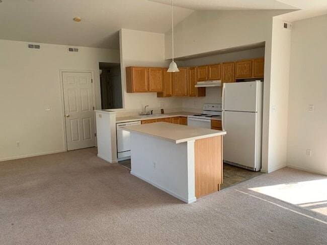 Building Photo - 2nd Floor 2-Bedroom Condo with Mountain Views in Southwest Longmont