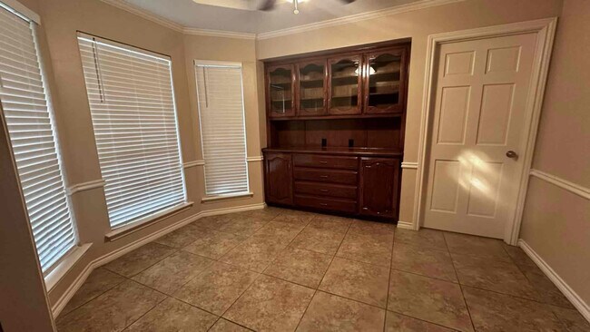 Building Photo - 355 Meadow Creek Dr