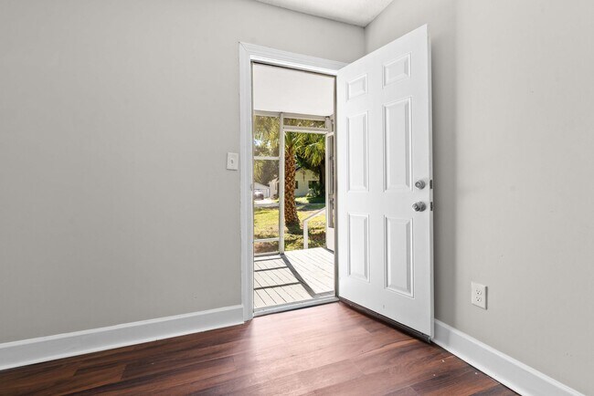 Foto del edificio - **Move in ready 3/2 Single Family home 32208